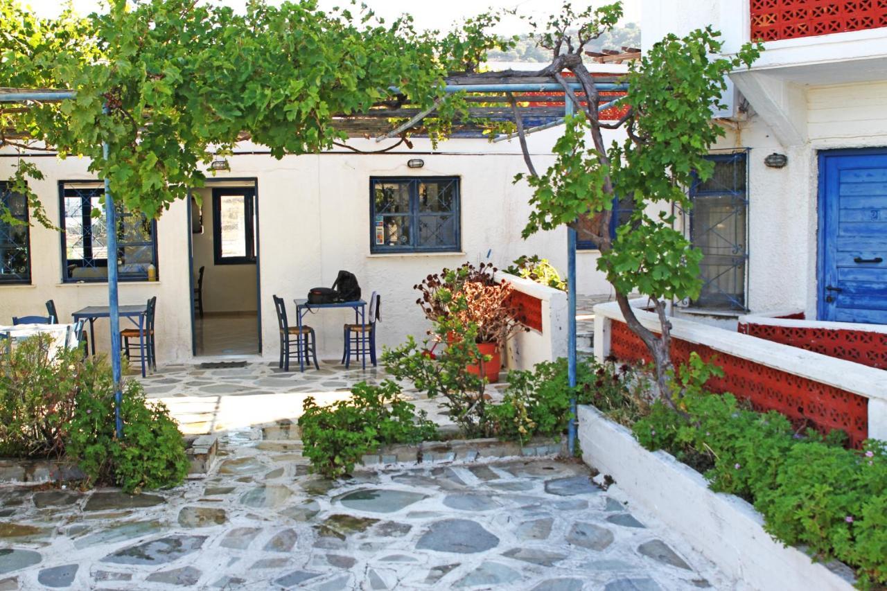 St George Studios & Apartments Batsi  Luaran gambar