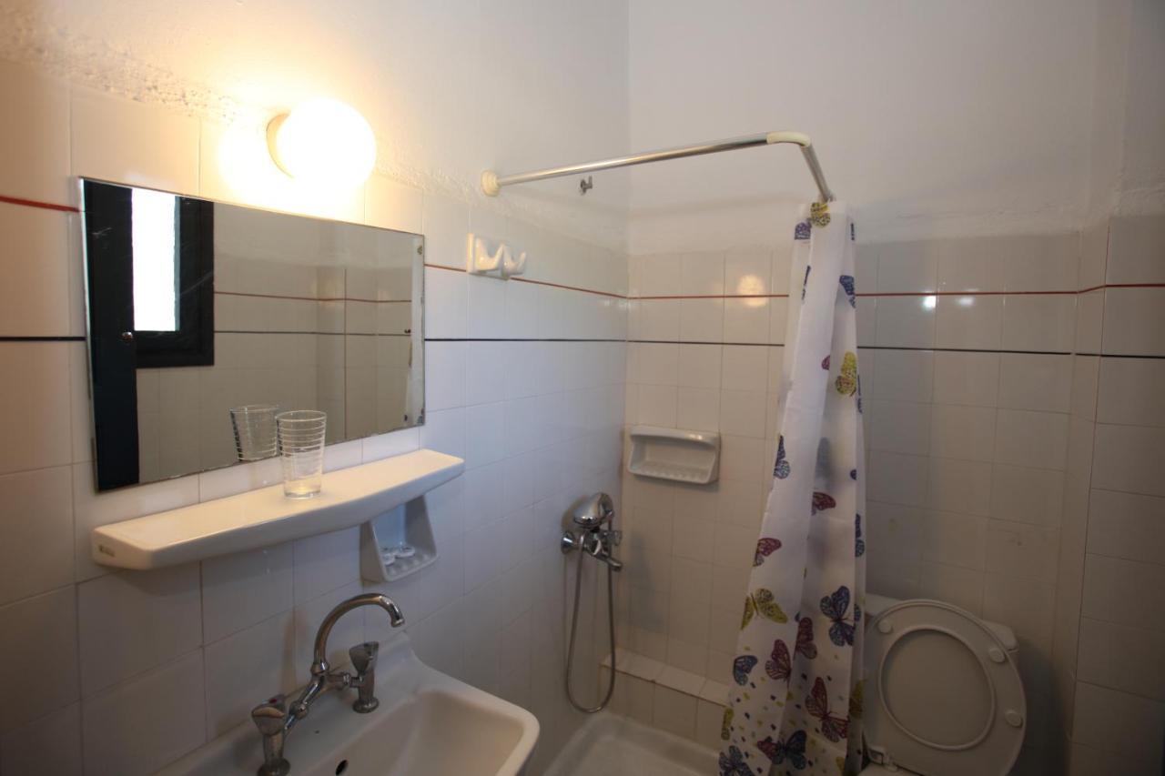 St George Studios & Apartments Batsi  Luaran gambar