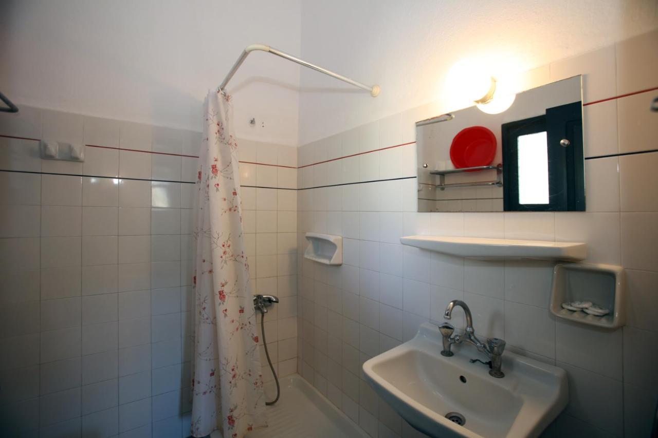 St George Studios & Apartments Batsi  Luaran gambar
