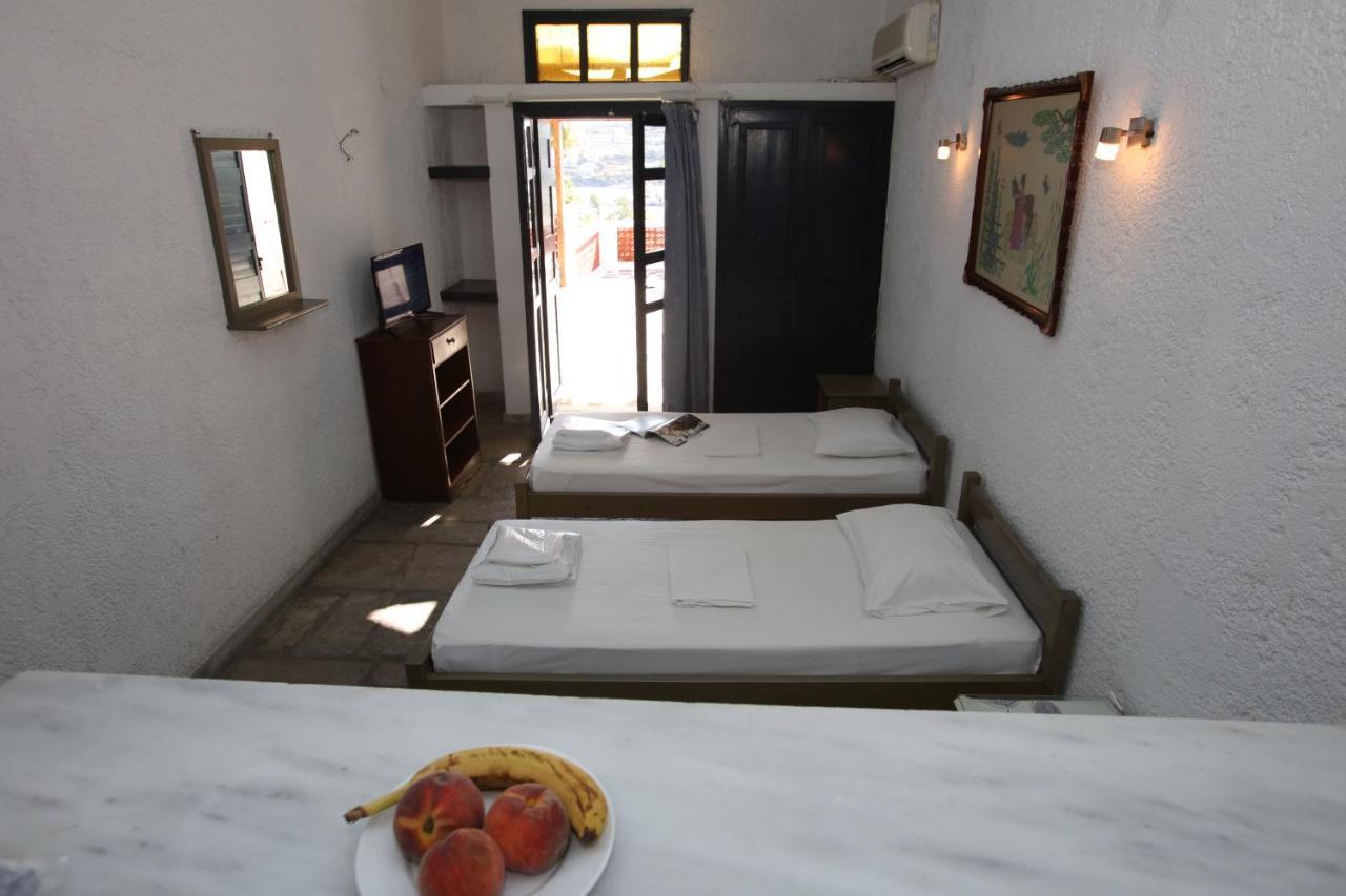 St George Studios & Apartments Batsi  Luaran gambar